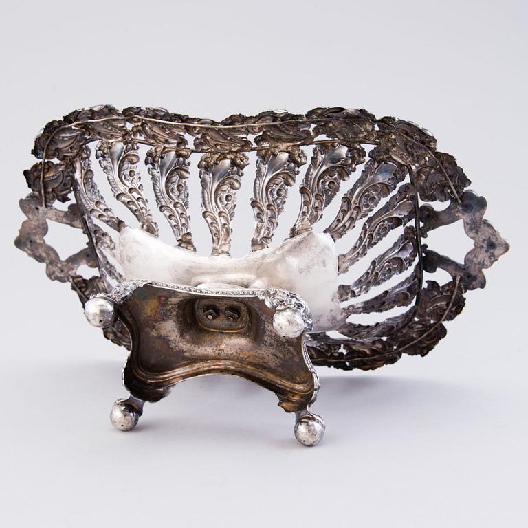 BREAD BASKET, silver, Roland Mellin, Helsinki 1842.