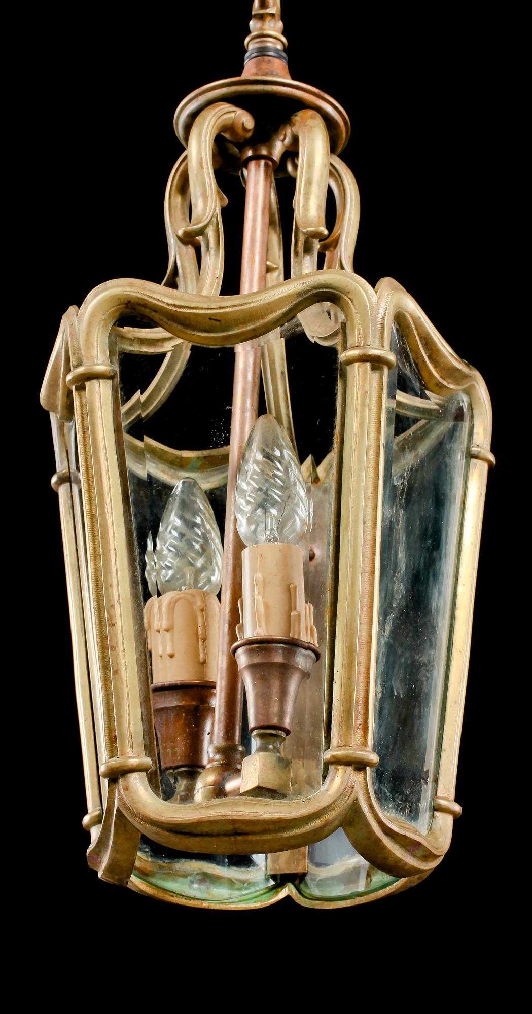 TAKLAMPA, 1900-talets andra hälft. Höjd 53 cm.