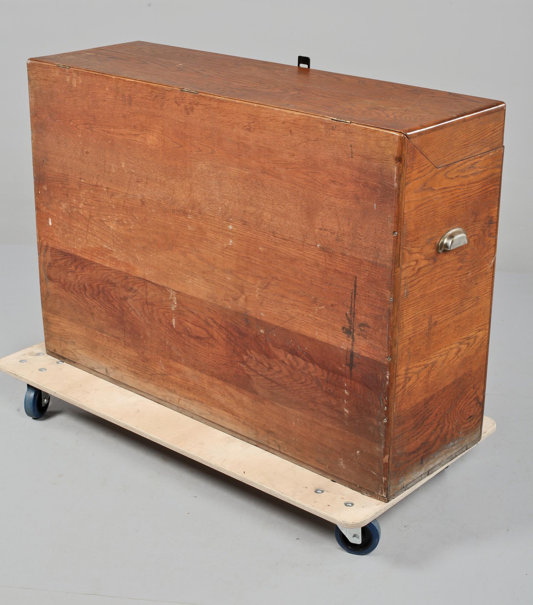 FÖRVARINGSLÅDA, omkring 1900-talets mitt.