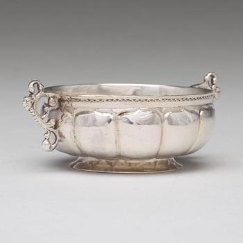 Anders Hafrin, brännvinsskål, silver, 1727 (verksam i Göteborg). Dubbelslagen mästarstämpel.