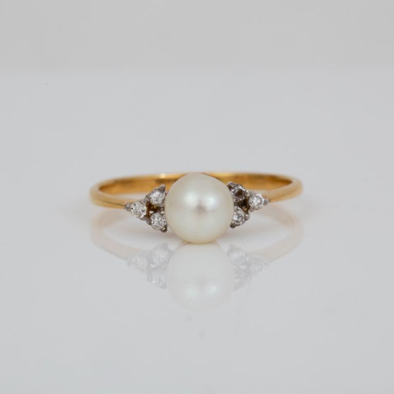 RING, med odlad pärla och små diamanter, totalt ca 0,06 ct.