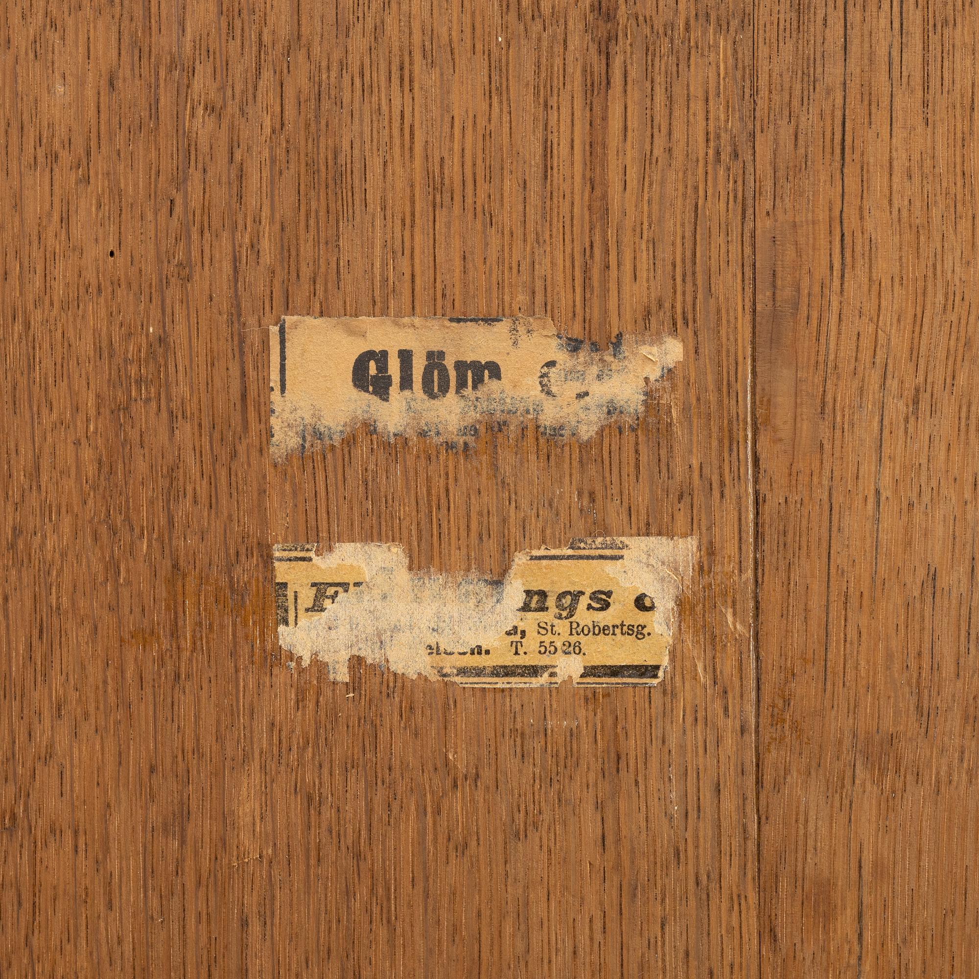 Skåp, Frankrike, rokokostil, omkring 1900.