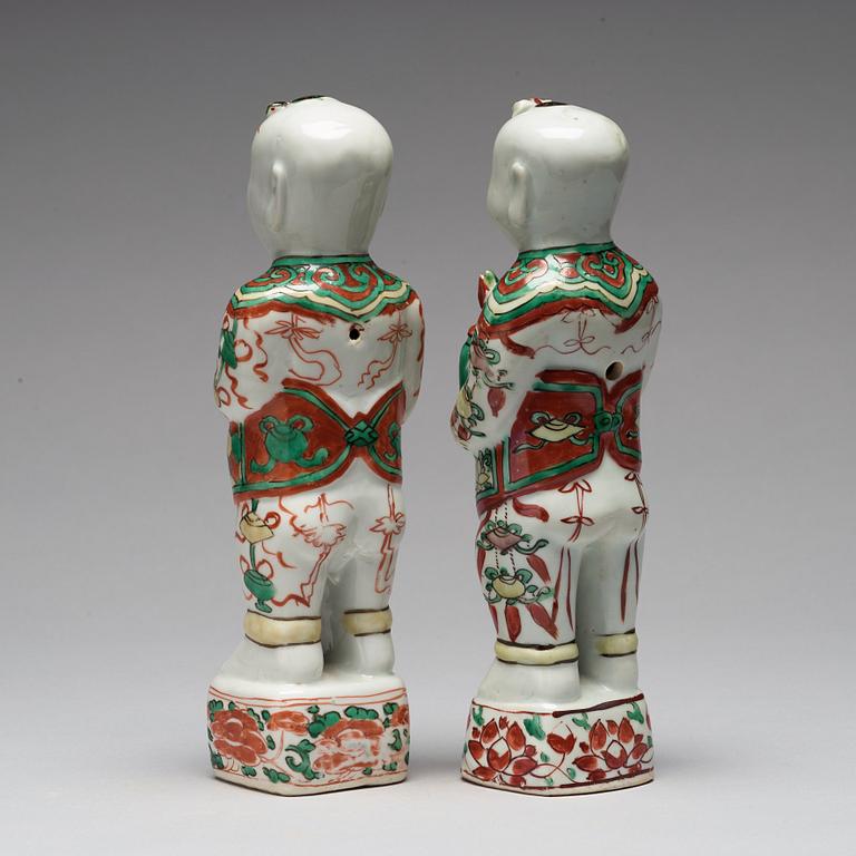 Two famille verte figurines, Qing dynastin, Kangxi (1662-1722).