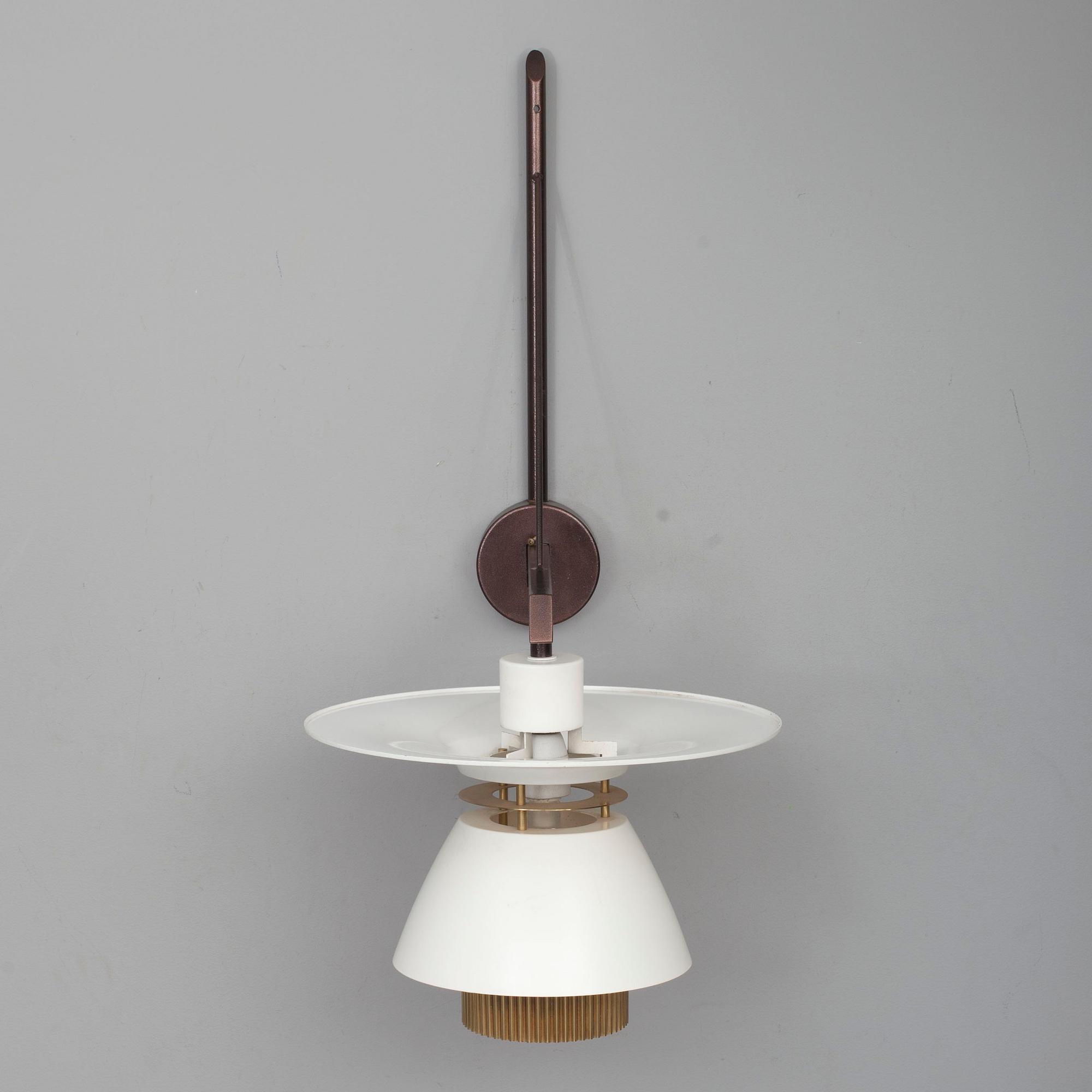 VÄGGLAMPA, skärmen av Lisa Johansson-Pape. Skärmens höjd 33 cm.