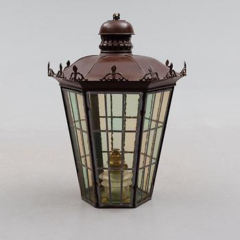 HALLYKTA, blyglas, 1900-tal. Höjd ca 75 cm.