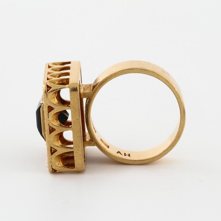 ANDERS HÖGBERG, Göteborg, 1969, ring med åttkantslipade diamanter och grön turmalin.