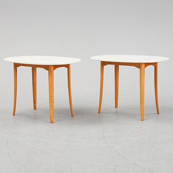 A pair of 'Ovalen' side tables by Carl Malmsten, end of the 20th Century.