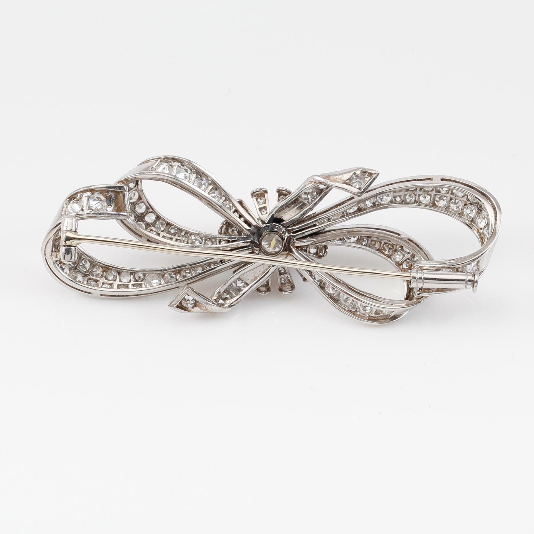 BROSCH, 18K vitguld och diamanter, mittsten ca 0.37 ct.