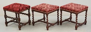 TABURETTER, 2+1, barock samt barockstil, 17 resp 1800-tal.
