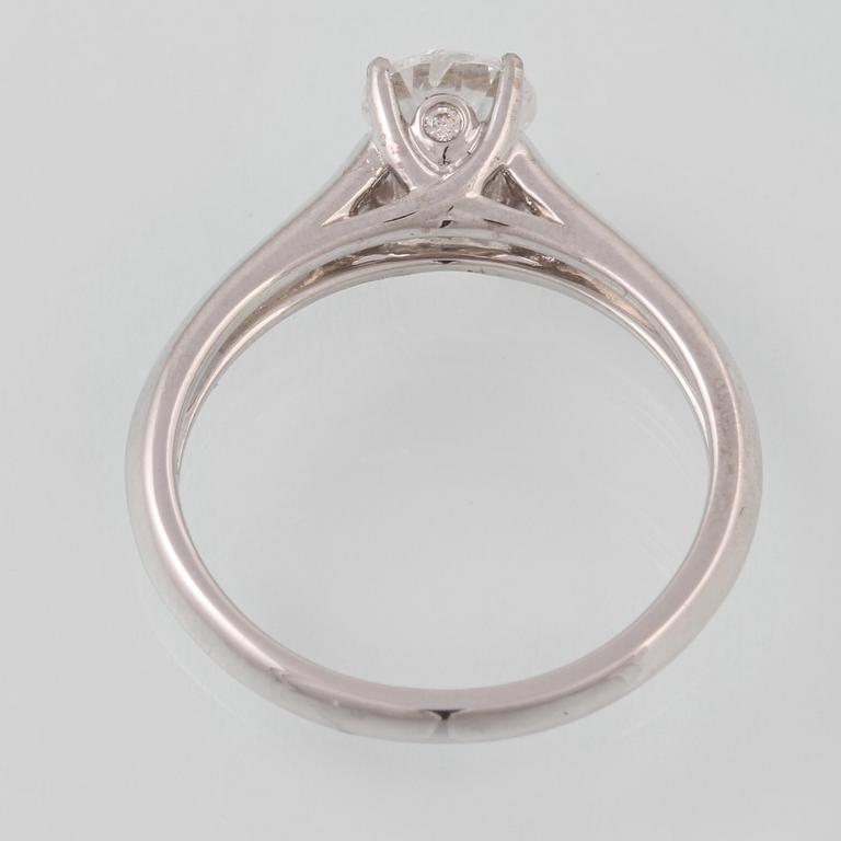 RING, 18K vitguld med briljantslipad diamant ca 0.80 ct. Vikt 3,7 gram.