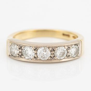 Ring, halvallians, 18K guld med briljantslipade diamanter.