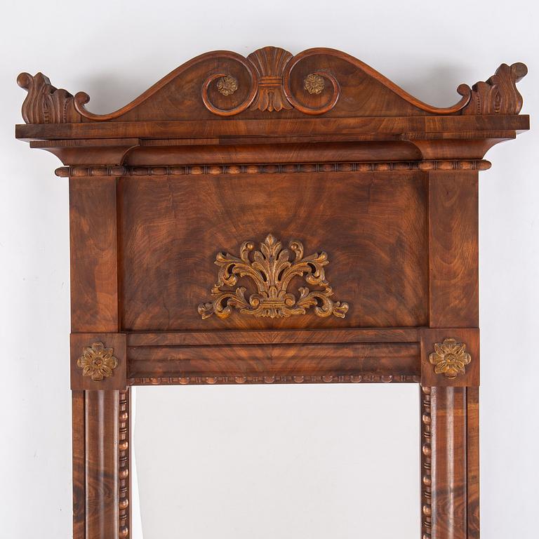 A mirror and console table, first half of the 19th century.