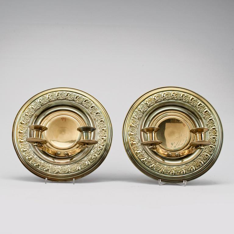 LJUSPLÅTAR, ett par. Mässing. 1900-tal.