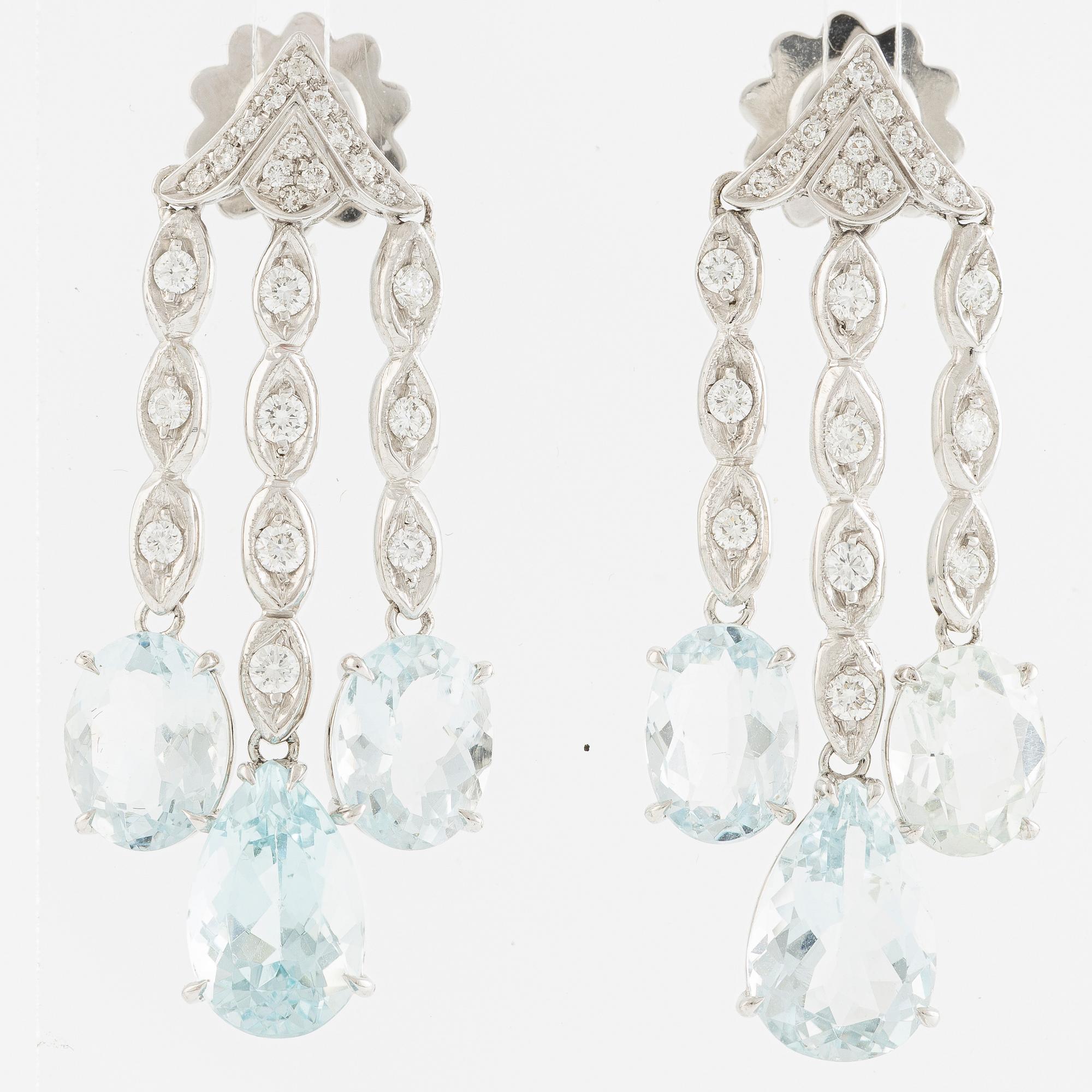 Örhängen, 18K vitguld med akvamariner och briljantslipade diamanter.