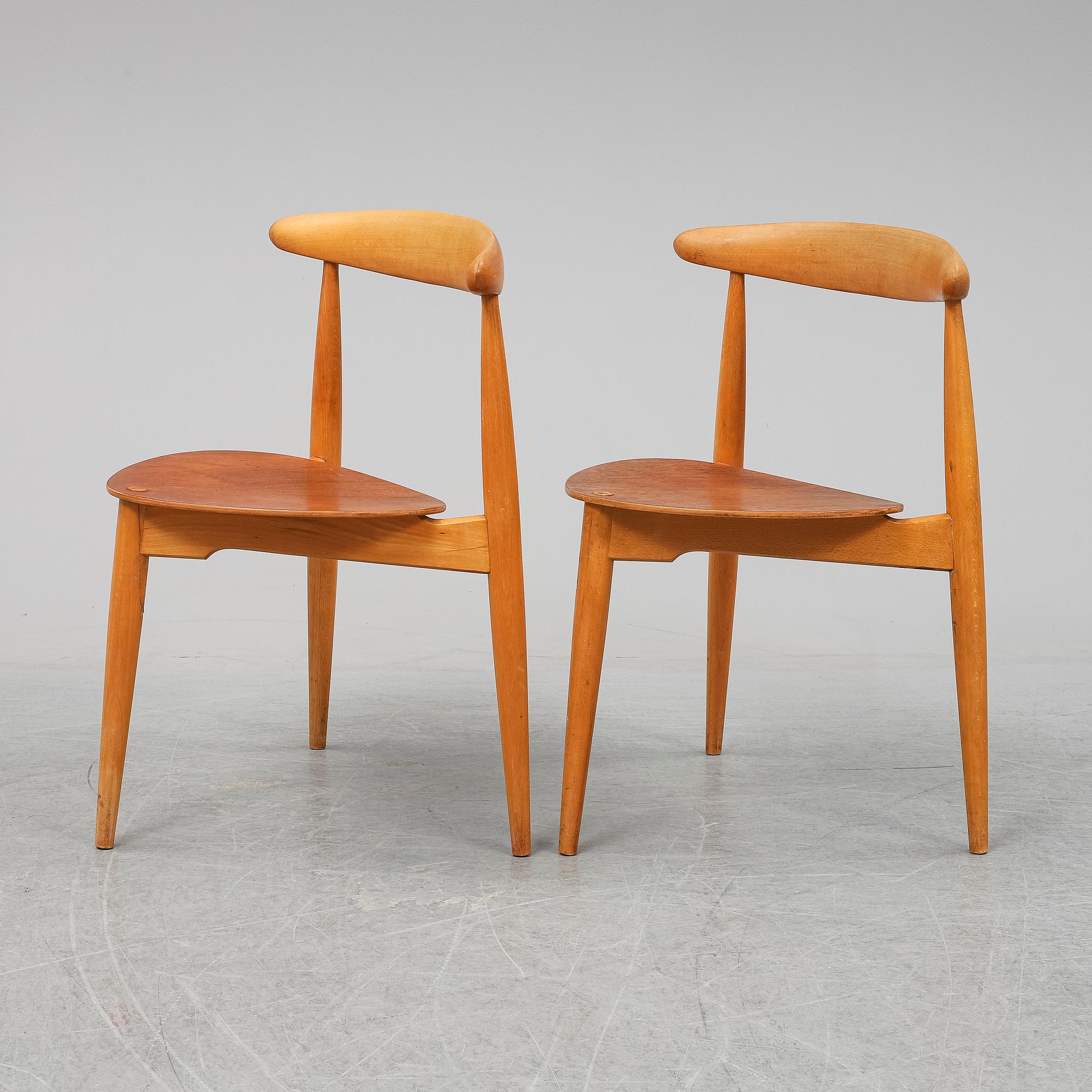 HANS J WEGNER, "Hjerte- set", matbord med sex stolar, Fritz Hansen, Danmark 1950-tal.