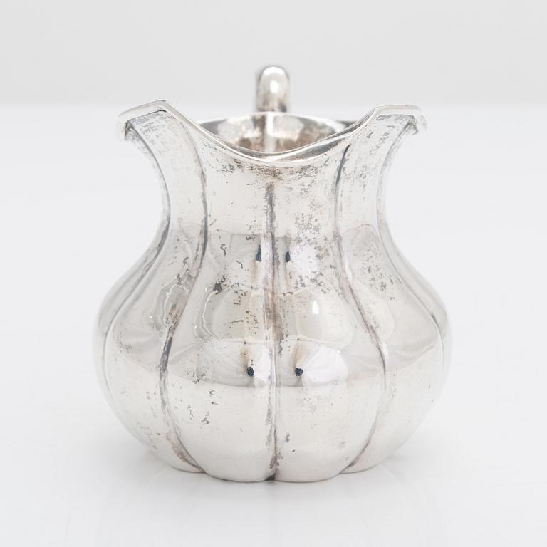 Johan Heinoin, mjölkkanna, silver, S:t Petersburg 1872.