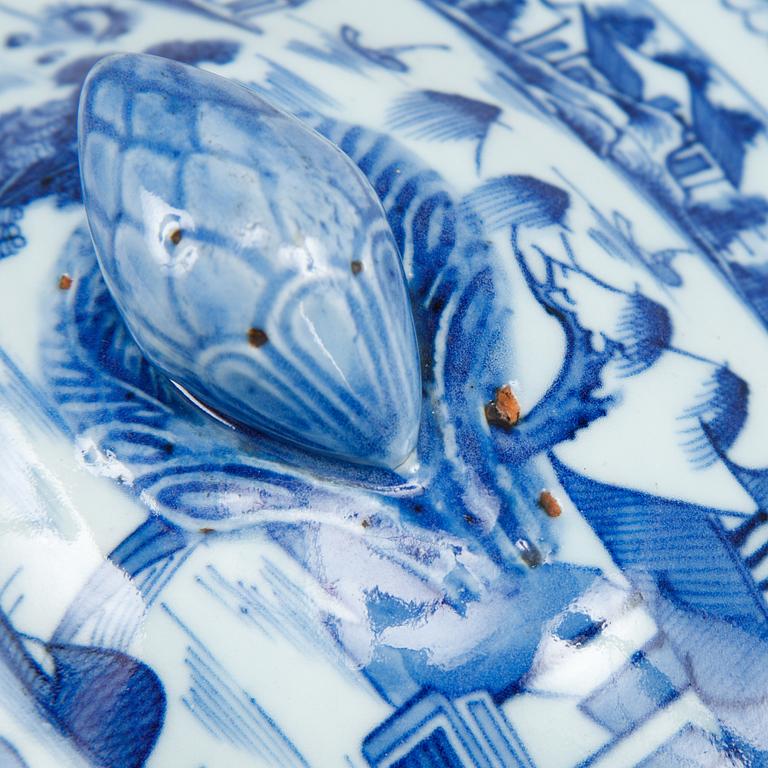 A blue and white vegetable tureen with cover and a butter tureen with cover, Qingdynasty, 19th Century.