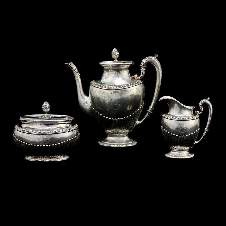 KAFFESERVIS, 3 delar, silver, empirestil, Carl Gustaf Hallberg, Stockholm, 1910-tal. Vikt 1250 g.