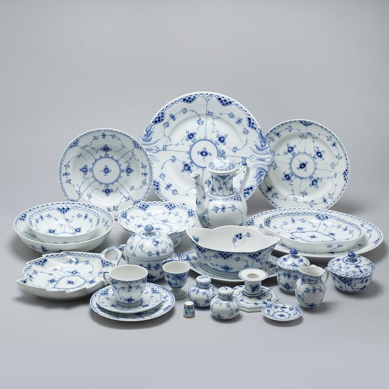 A porcelain tableware set of 92 pcs, "Musselmalet" by Royal Copenhagen, Denmark, second half of the 20th century.