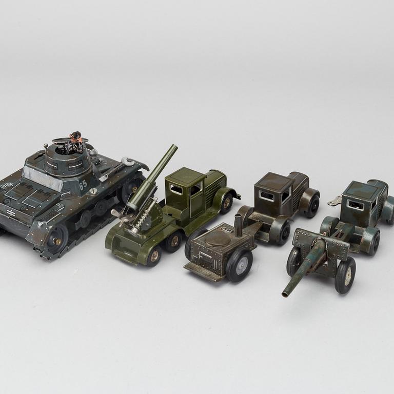 A SET OF 3
+1 MILITARY VEHICLE PROBABLY TIPP & CO AND GAMA TANK 1930/40' S GERMANY.