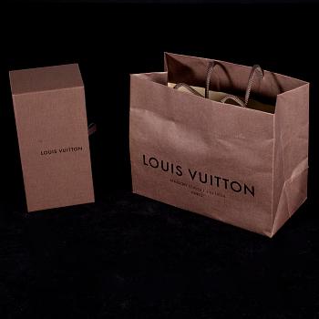 SOLGLASÄGON, "Daisy", Louis Vuitton.