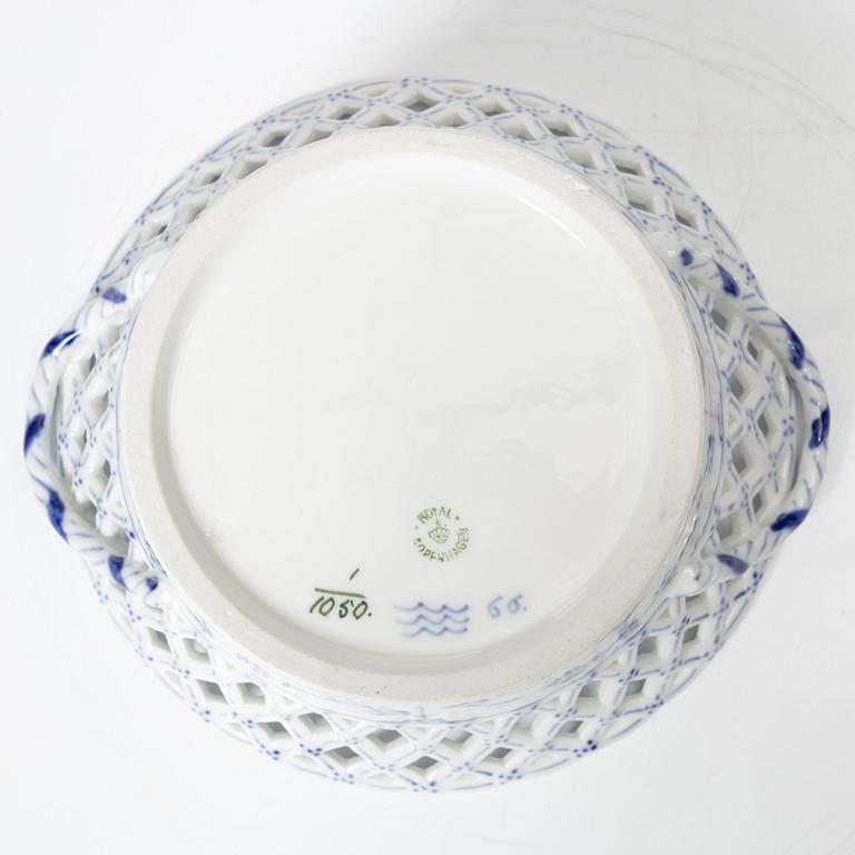 Royal Copenhagen, gallerskål med fat, "Musselmalet", Danmark, 1889-1922.