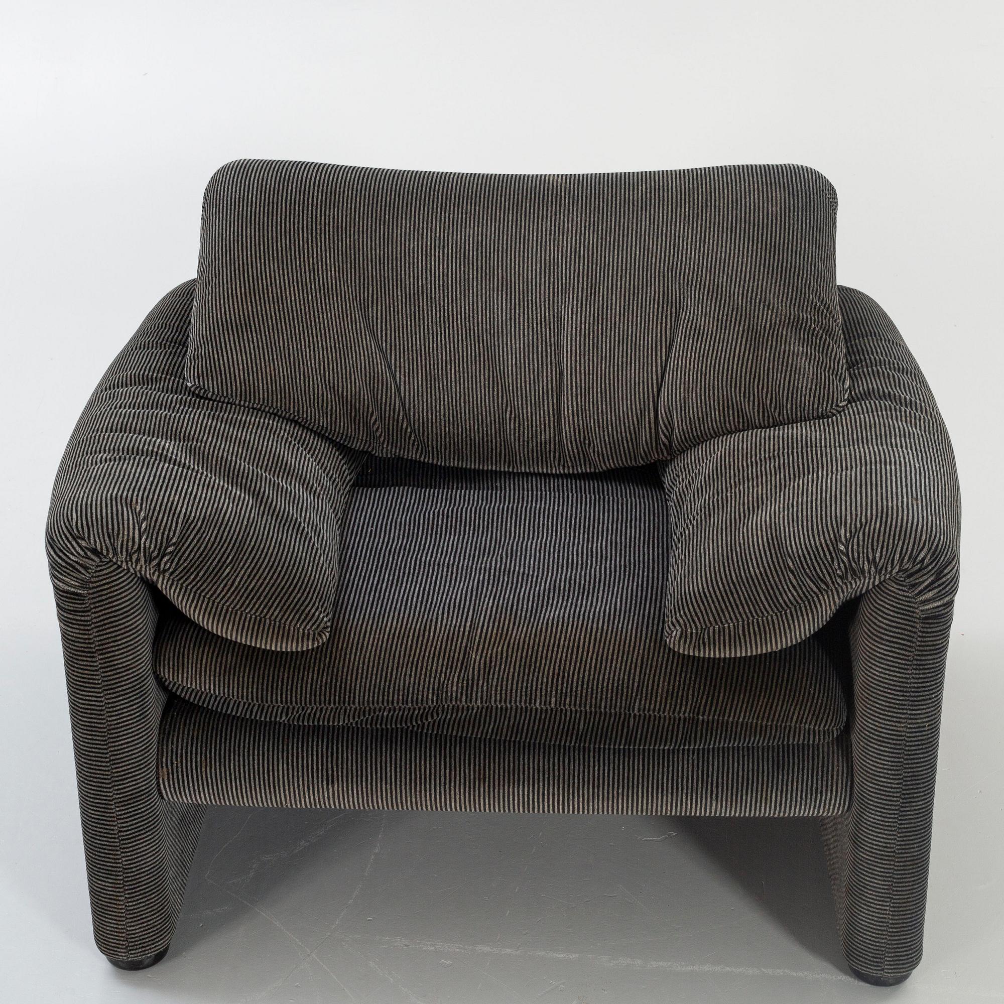 Vico Magistretti, armchair "Maralunga", Cassina late 20th century.
