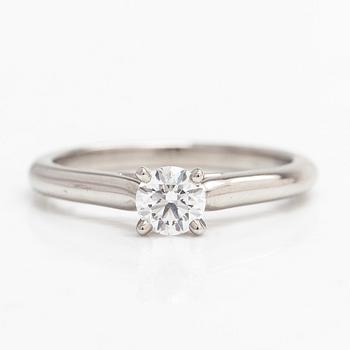 Cartier, ring, solitär, platina med en diamant ca 0.30 ct enligt gravyr.
