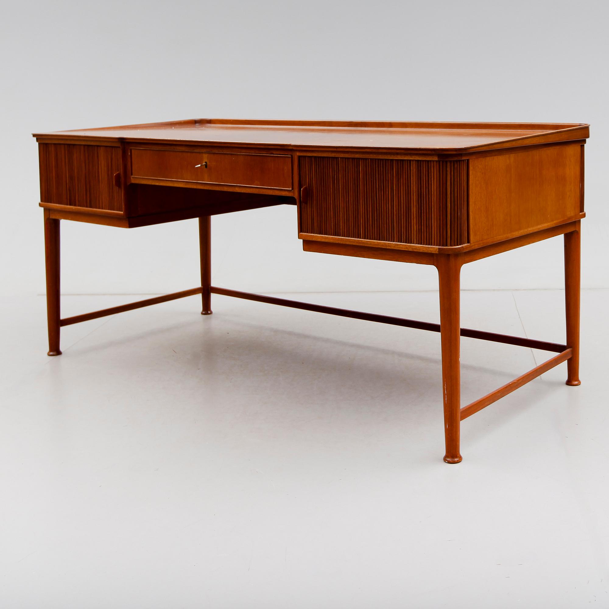 SKRIVBORD, 1900-talets mitt.