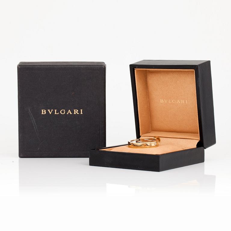 A Bulgari gold and mother of pearl spinning pendant.