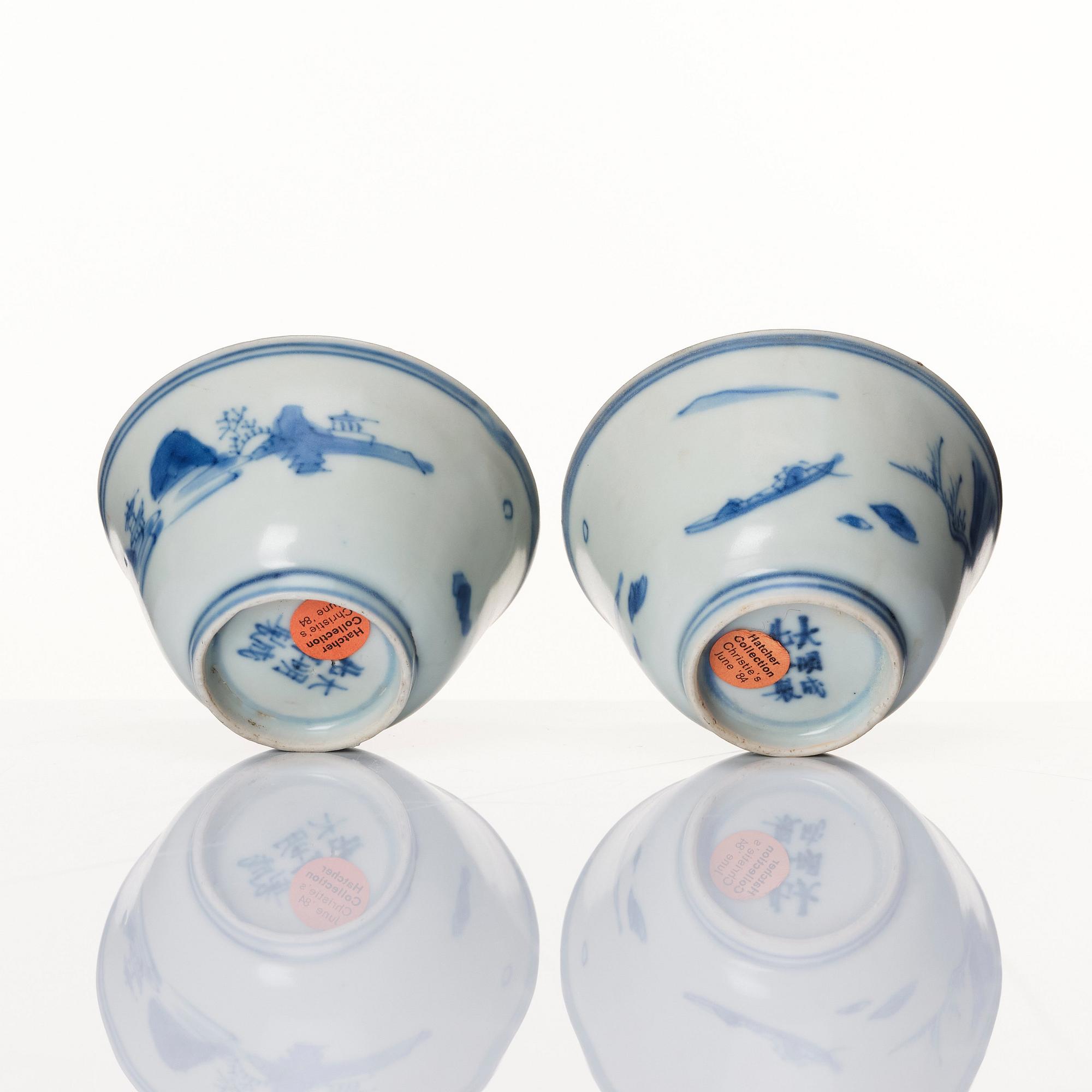 Koppar, två stycken, porslin. Ming dynastin, Transition/Chongzhen (1628-44).