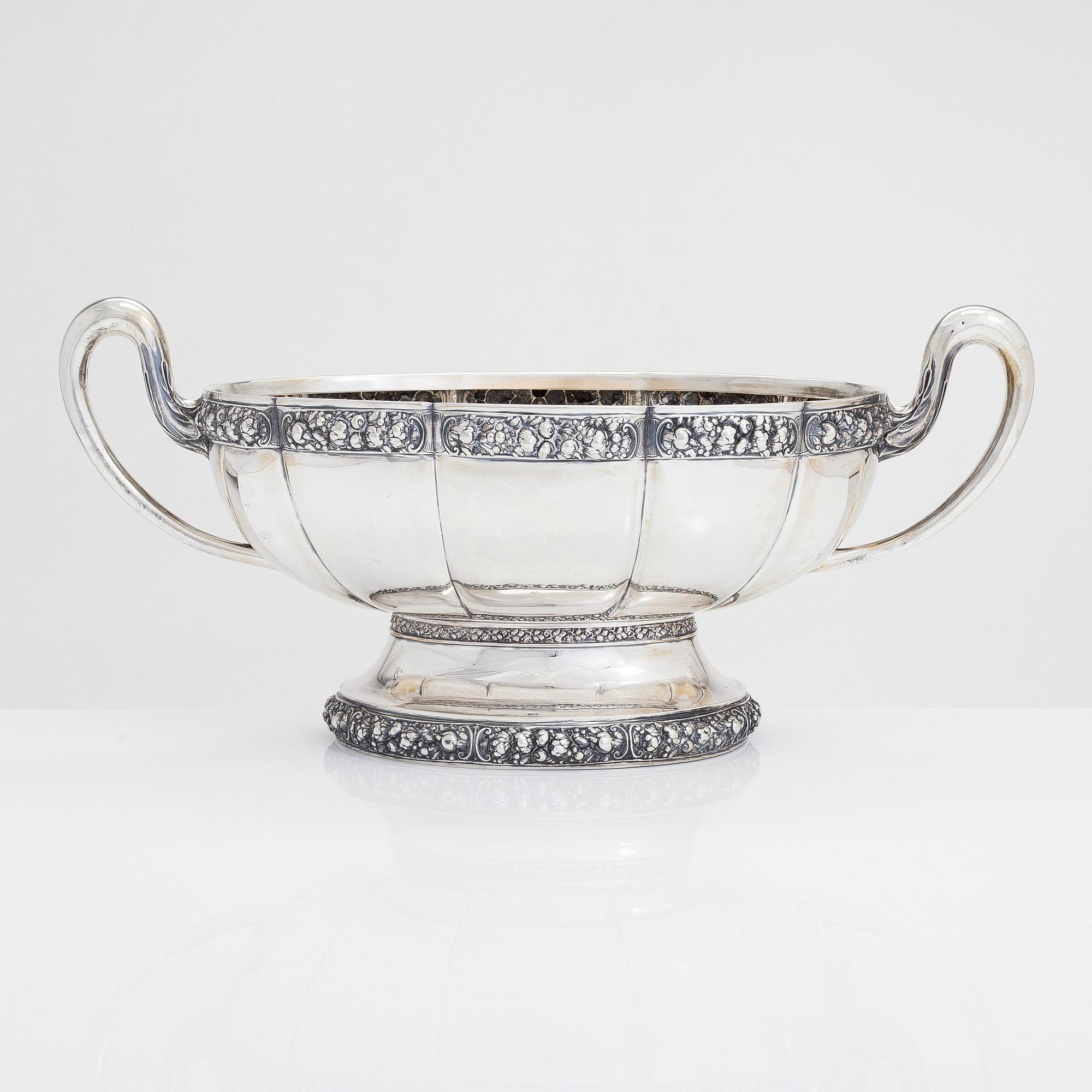 Praktskål, silver, finska stämplar, 1900-talets första hälft.