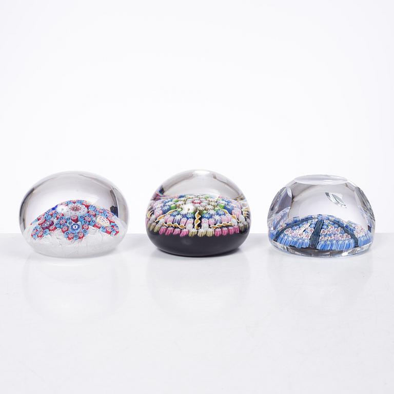 Brevpressar/pappersvikter, 3 st, 1900-talets andra hälft.