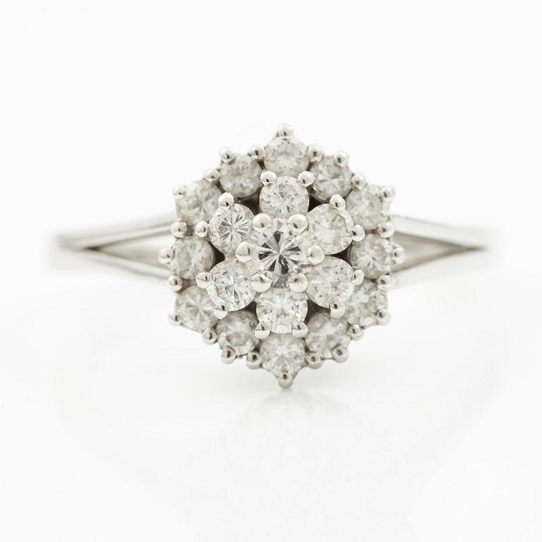 Ring, 18K white gold with brilliant-cut diamonds.