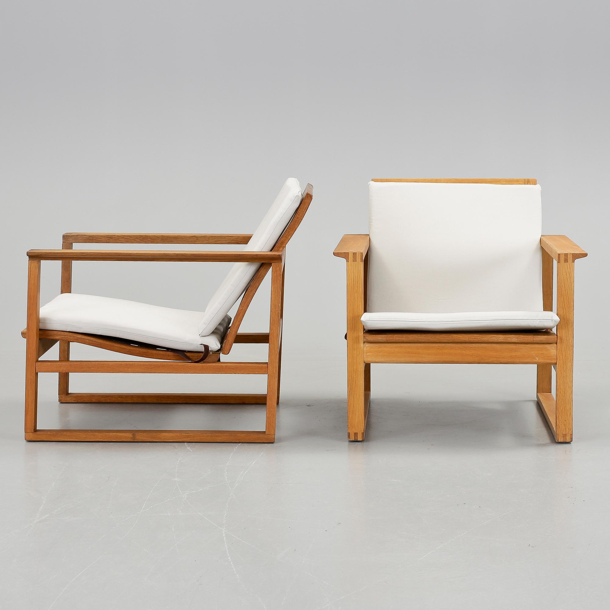 BØRGE MOGENSEN, fåtöljer, ett par, "Slädestolen modell 2256", Fredericia Möbelfabrik, etikettmärkta.