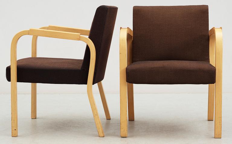 KARMSTOLAR, ett par, Alvar Aalto, för Artek.