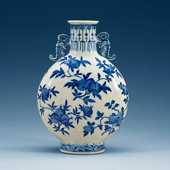 A blue and white moon flask, Qing dynasty, 19th Century, with Kangxi's six character mark.