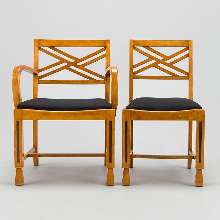A 1920s/30s century dining table and set of 6 + 2 chairs.