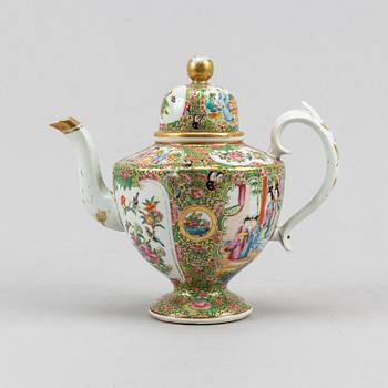 A famille rose Canton teapot with cover, Qing dynasty, late 19th century.