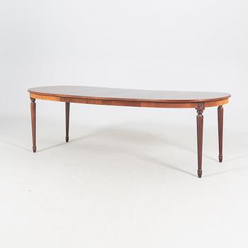 A mid 1900s Gustavian style mahogany 9 pcs dining set.