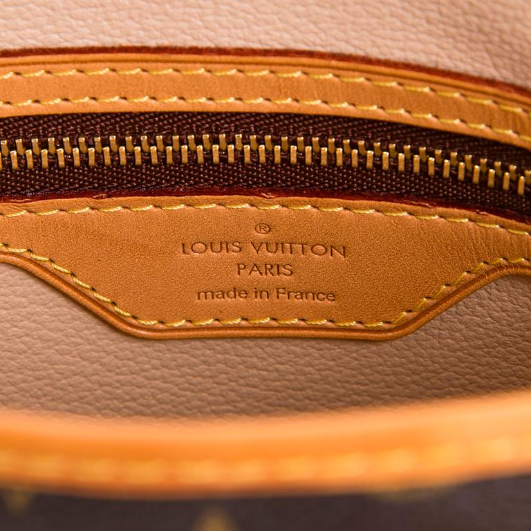 Louis Vuitton, a Monogram Canvas 'Petit Bucket' bag with pochette.