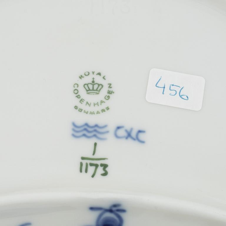 Fat, porslin, Royal Copenhagen, "Musselmalet helblond", modell 1173, 1974-78.