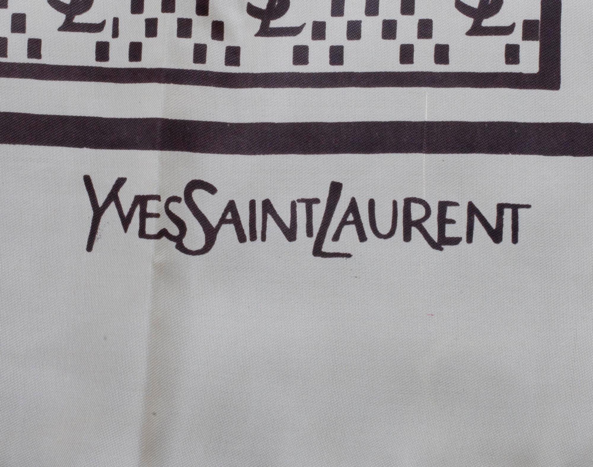 SCARF, Yves Saint Laurent.