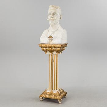 HERMAN NEUJD, a plaster sculpture depicting King Gustaf V, signed and dated 1909.