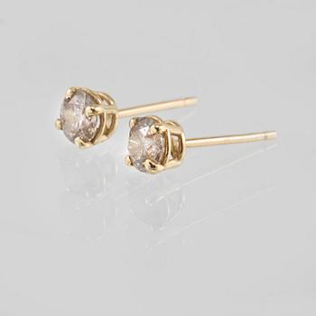 ÖRHÄNGEN, 14K guld med briljantslipade diamanter ca 0.75 ct. Vikt 0,9 gram.