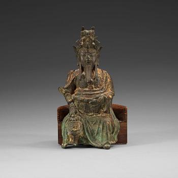 1300. FIGURIN, förgylld brons. Krigsguden Guan Di, Ming dynastin, 1600-tal.