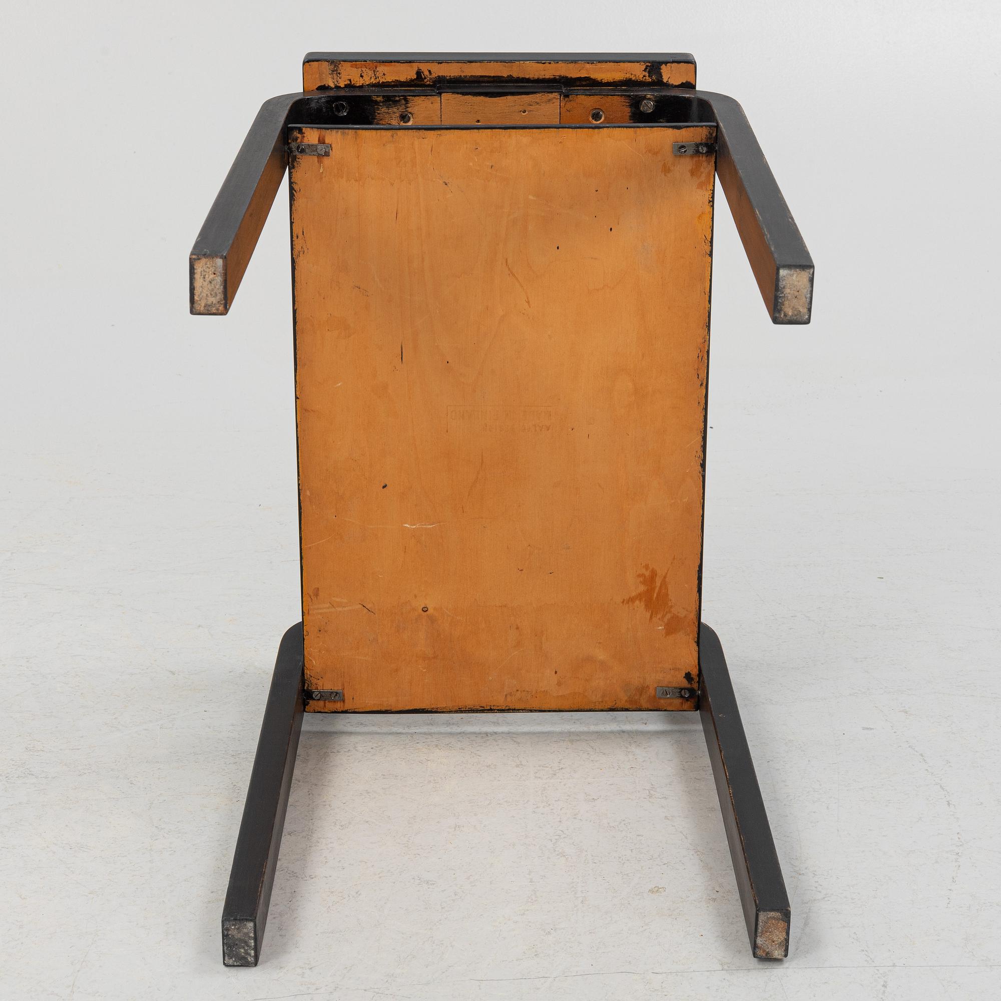 Alvar Aalto, A mid-20th century 'A 86' table for Huonekalu- ja Rakennustyötehdas A.B, Finalnd, mid 20th century,