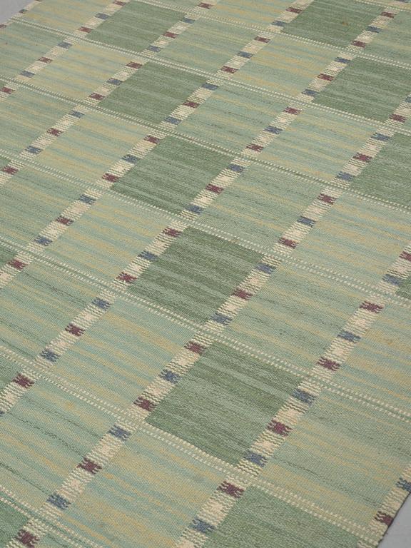 Barbro Nilsson, Matta, "Falurutan grön Fabiola", rölakan, ca 307,5 x 200,5-202,5 cm, signerad AB MMF BN.