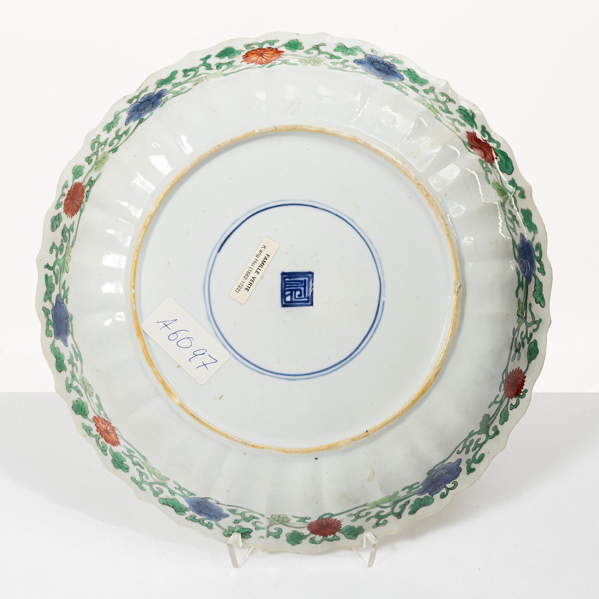 A famille verte dish, Qing dynasty, Kangxi (1662-1722).