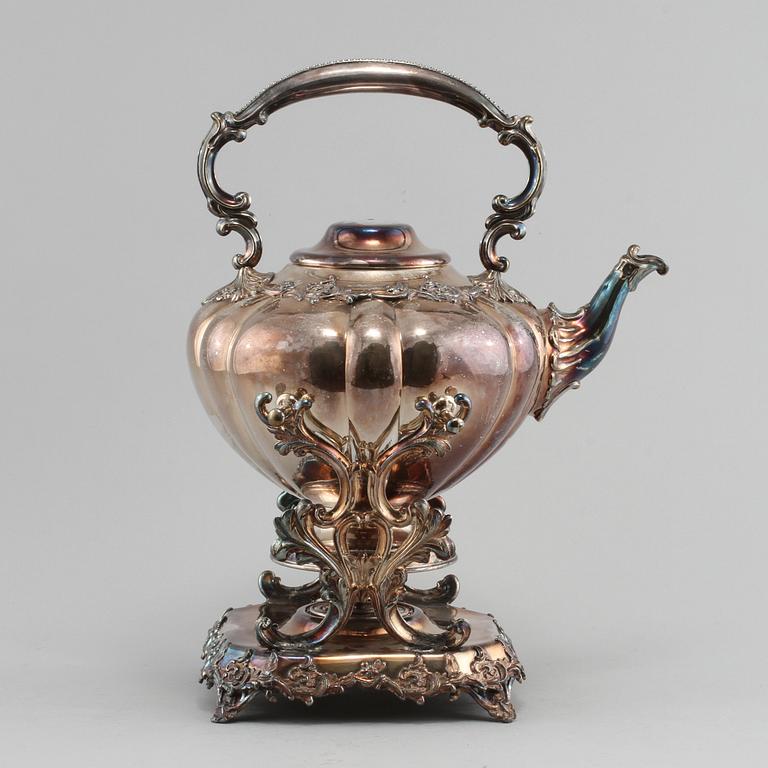 TEKANNA på RECHAUD, nysilver, rokokostil, troligen England, 1900-talets första del.